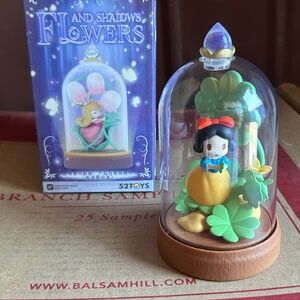 52Toys Disney Snow White Flowers and Shadows Light Up Figure Princess